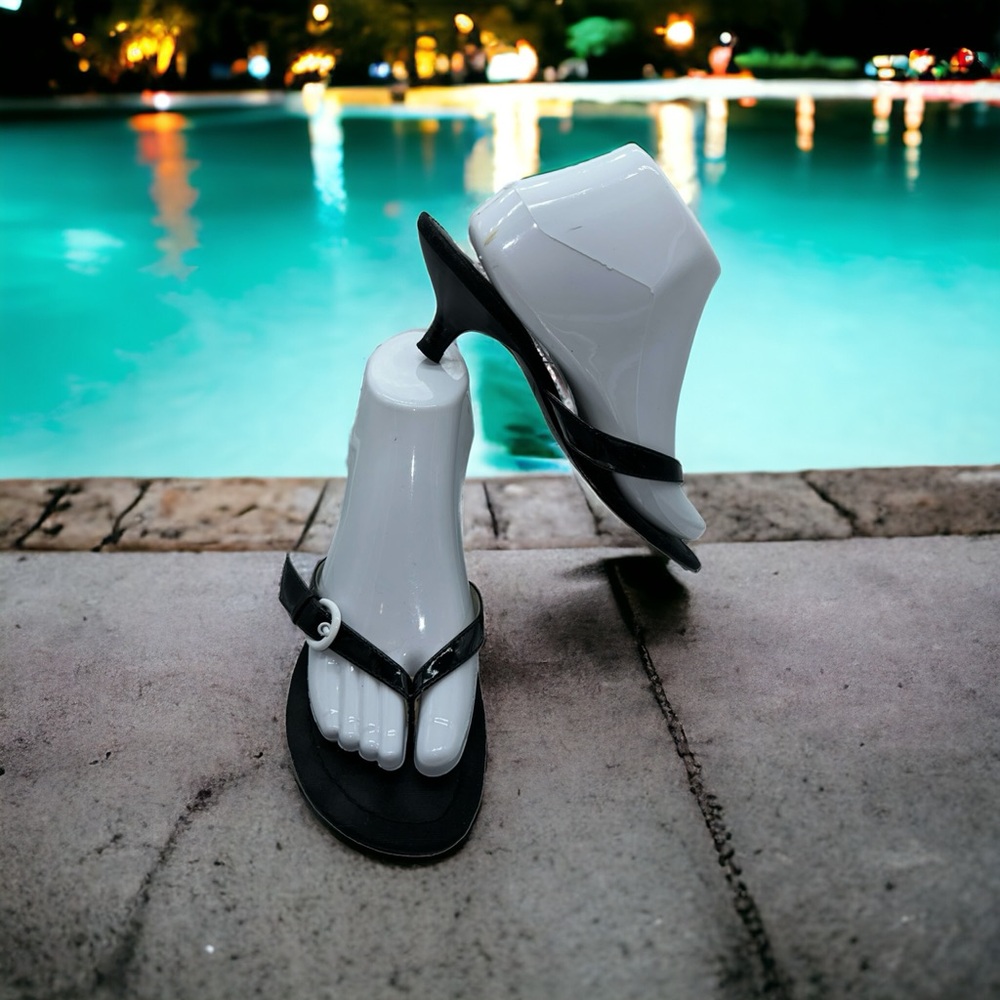 Lower East Side Kitten Heel Patent Looking Flip Flop Sandal, Size 7.5
